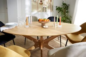 Table à manger design ovale chêne L160 cm DIELLI