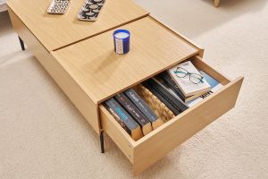 Hochklappbarer Couchtisch aus hellem Holz und schwarzem Metall L102,5 cm SEDA