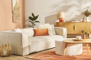 Canapé design 3 places en tissu effet velours beige naturel et bois clair COBAIN