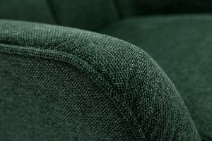 Fauteuil scandinave tissu effet velours texturé vert foncé et bois clair AVERY