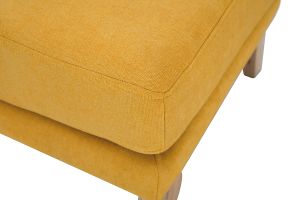 Pouf repose-pieds déhoussable scandinave en tissu effet velours jaune moutarde et bois clair OSLO