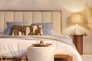 Table d'appoint design bois foncé noyer L44 cm HOLLEN