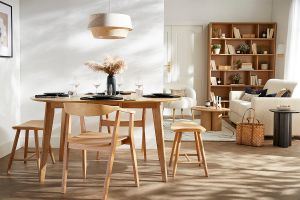 Sgabello basso in legno chiaro H46.5 DEMORY