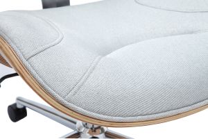 Chaise de bureau à roulettes design en tissu gris clair, bois clair et acier chromé YORKE