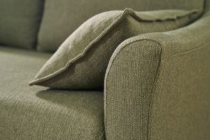 Canapé scandinave 2 places en tissu vert kaki et bois clair KATE