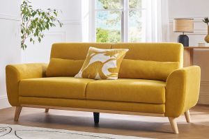 Canapé scandinave 3 places en tissu effet velours jaune moutarde et bois clair EKTOR