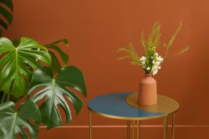 Table d'appoint en métal laqué bleu pétrole et doré TOSCANE