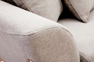 Canapé scandinave 3 places en tissu effet velours texturé beige et bois clair ASAKO