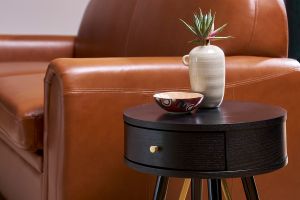 Table de chevet ronde avec tiroir bois et métal noir KORAL