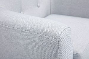 Fauteuil enfant scandinave en tissu gris clair et bois clair NORKID