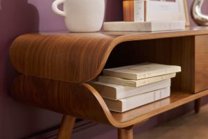 Mueble TV vintage con compartimentos de almacenaje de madera oscura 132 cm TAKLA