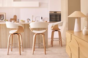 Sgabello da bar design girevole bianco e legno chiaro H67 cm OKTAV