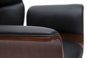 Fauteuil de bureau à roulettes design noir, bois foncé noyer et acier chromé ELON