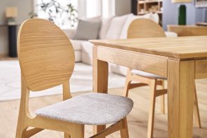 Chaises scandinaves en bois clair et tissu gris clair (lot de 2) ELTON