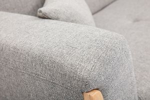 Canapé scandinave 3 places en tissu gris et bois clair FJORD