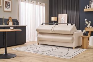 Canapé convertible 3 places en tissu beige et bois clair avec matelas 13 cm SKANDY