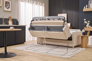 Canapé convertible 3 places en tissu beige et bois clair avec matelas 13 cm SKANDY