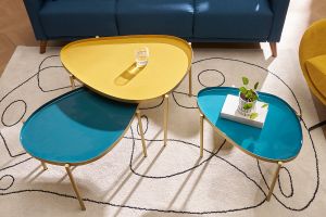 Tables basses gigognes laquées moutarde, bleu canard et bleu (lot de 3) ZURIA