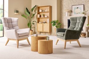 Fauteuil scandinave en tissu effet velours texturé jaune moutarde et bois clair BRODY