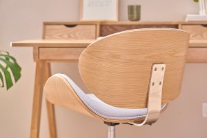 Chaise de bureau à roulettes design en tissu gris clair, bois clair et acier chromé WALNUT
