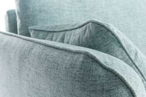 Canapé scandinave 3 places en tissu bleu glacier et bois clair CREEP