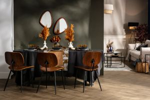 Chaises en bois foncé noyer et métal noir (lot de 2) TOBIAS