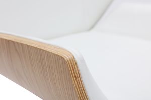 Chaise de bureau à roulettes design blanc, bois clair et acier chromé CURVED
