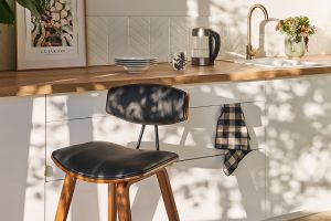 Tabourets de bar design noir et bois foncé H69 cm (lot de 2) VASCO