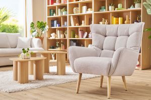 Fauteuil scandinave en tissu effet velours texturé beige et bois clair AVERY