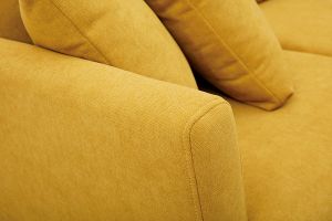 Canapé scandinave déhoussable 2 places en tissu effet velours jaune moutarde et bois clair OSLO