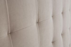 Tête de lit capitonnée en tissu velours taupe L160 cm HALCIONA