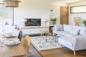 Table d'appoint forme de feuille bois clair L60 cm PHYLL