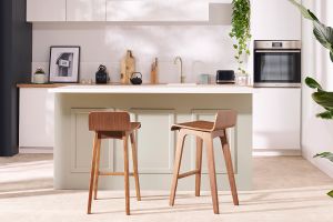 Chaise de bar scandinave bois foncé H65 cm BALTIK