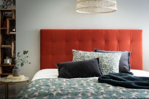 Tête de lit capitonnée en tissu velours terracotta L160 cm HALCIONA