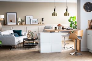 Tabouret de bar design réglable en tissu gris clair et bois clair BENT