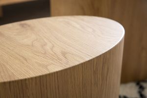 Tables basses gigognes ovales scandinaves bois clair finition chêne (lot de 2) WOODY