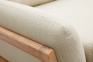 Canapé scandinave 3 places en tissu beige et bois clair YOKO