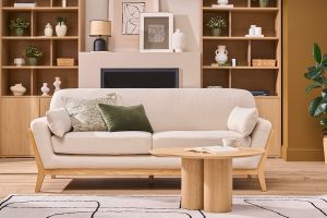 Canapé scandinave 3 places en tissu beige et bois clair YOKO