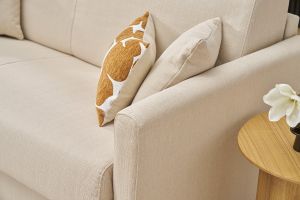 Canapé convertible 3 places en tissu beige et bois clair avec matelas 13 cm SKANDY