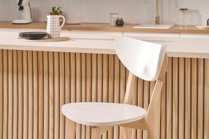 Tabourets de bar scandinaves blanc et bois 75 cm (lot de 2) LEENA