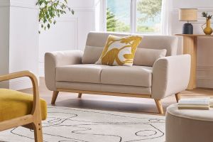 Canapé scandinave 2 places en tissu beige et bois clair EKTOR