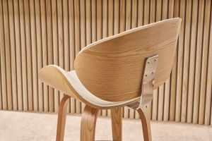 Tabouret de bar pivotant blanc et bois clair 65 cm pivotant 360° WALNUT