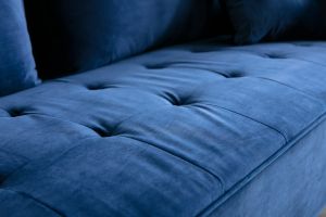 Canapé design 3 places en tissu velours bleu foncé et métal noir BEKA