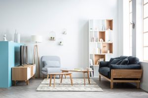 Fauteuil convertible scandinave en tissu gris foncé et bois clair AMIKO