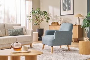 Poltrona scandinava in tessuto effetto velluto verde kaki e legno chiaro ISKO