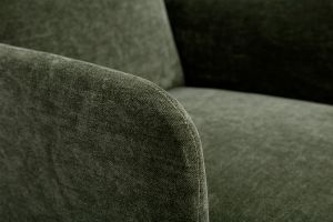 Fauteuil scandinave en tissu effet velours vert kaki et bois clair ISKO