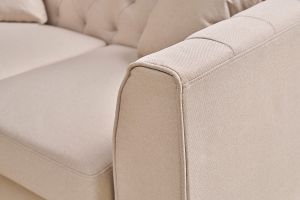 Canapé 2 places capitonné en tissu beige et bois clair MONTAIGNE