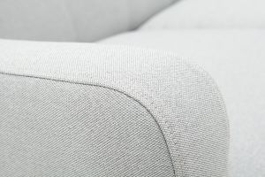 Canapé scandinave 2 places en tissu gris clair et bois clair LUNA