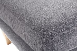 Pouf repose-pieds déhoussable scandinave en tissu gris clair et bois clair OSLO