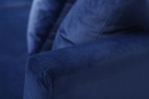 Canapé scandinave déhoussable 3 places en tissu velours bleu nuit et bois clair OSLO